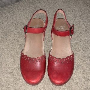 Dansko size 39 red leather clogs